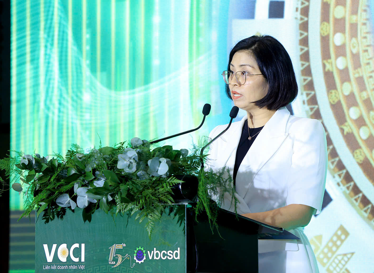 B&agrave; Trịnh Thị Hương - Ph&oacute; Cục trưởng Cục Ph&aacute;t triển doanh nghiệp tư nh&acirc;n v&agrave; kinh tế tập thể (Bộ T&agrave;i ch&iacute;nh) ph&aacute;t biểu tại&nbsp;Diễn đ&agrave;n Doanh nghiệp Ph&aacute;t triển bền vững năm 2025